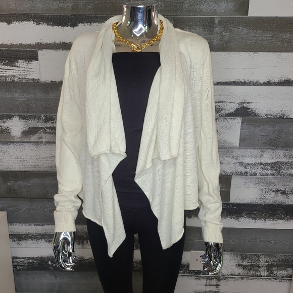 Kensie Sweaters - Kensie ivory cardigan size large